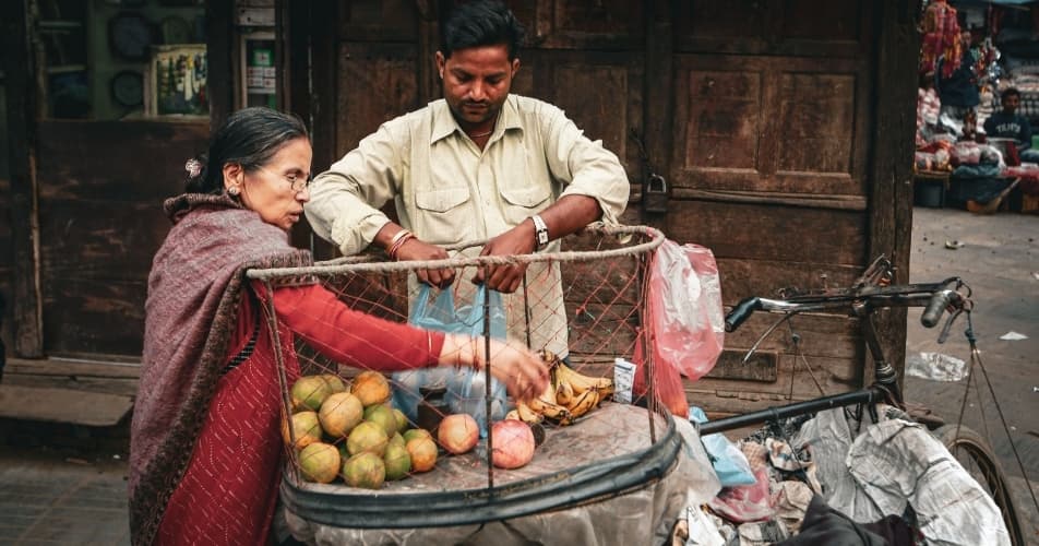 Street vendor in Kathmandu, indirect communication at work